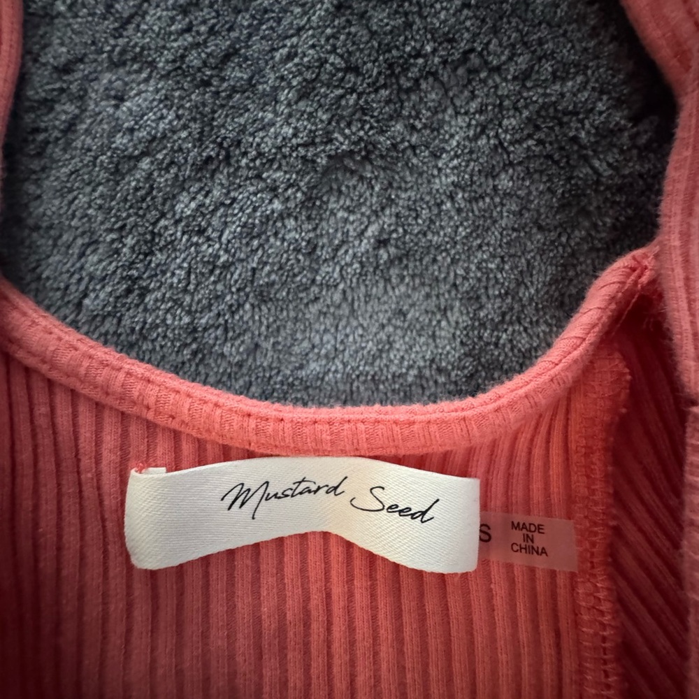 Coral Ribbed Women's Top - Picture 3 of 3